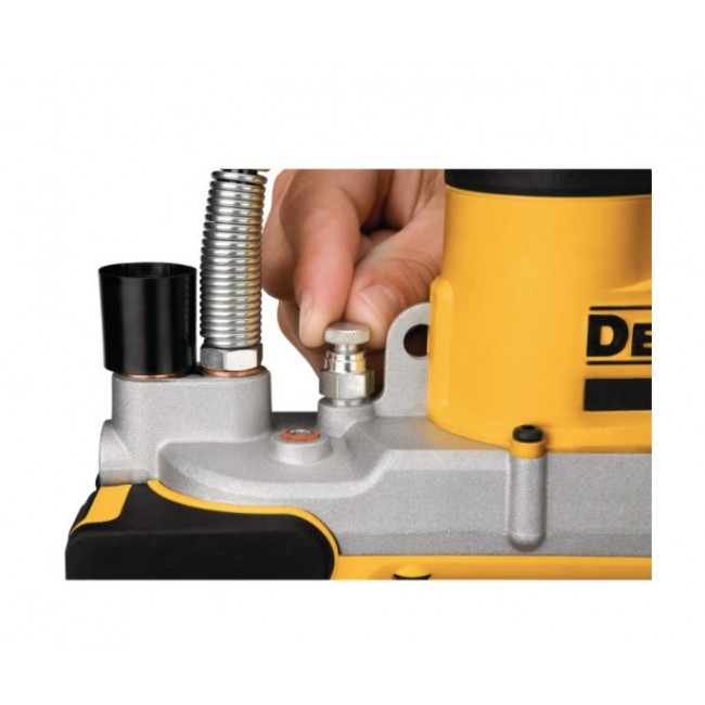 DeWALT DCGG571M1 power grease gun