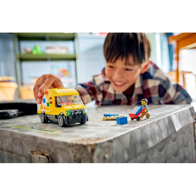 LEGO CITY 60500 The LEGO Van