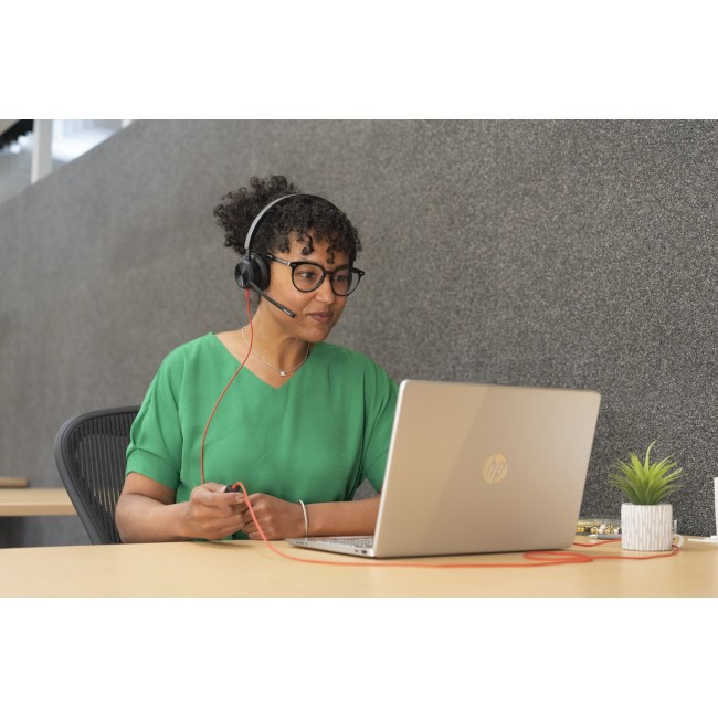 POLY Blackwire 8225 Stereo Microsoft Teams Certified USB-C Headset +USB-C/A Adapter POLY Blackwire 8225 Stereo Microsoft Teams Certified USB-C Headset +USB-C/A Adapter