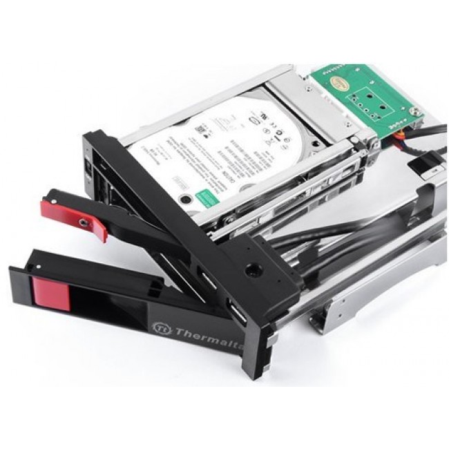 Thermaltake ST0026Z drive bay panel 2.5/3.5 Thermaltake ST0026Z drive bay panel 2.5/3.5