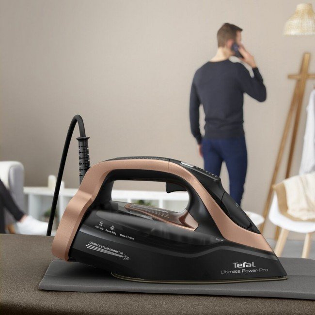 Tefal Ultimate Power Pro FV9E50 Dry & Steam iron Durilium AirGlide Autoclean soleplate 3200 W Black, Copper