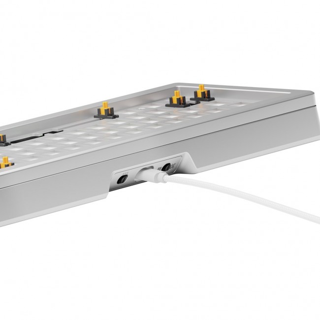 Glorious Gaming GMMK 3 PRO 65% Barebones Wired Silver - US Glorious Gaming GMMK 3 PRO 65% Barebones Wired Silver - US