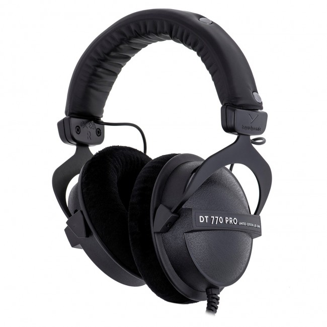 Beyerdynamic DT 770 Pro Black Limited Edition - closed studio headphones Beyerdynamic DT 770 Pro Black Limited Edition - closed studio headphones