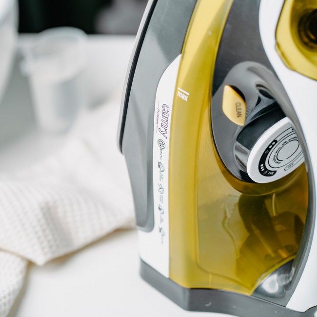 Camry CR 5029 iron Steam iron Black,Yellow 2400 W