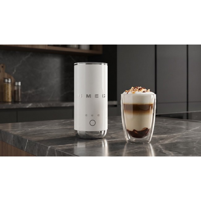 Smeg MFF02CREU milk frother/warmer Automatic milk frother/warmer Cream