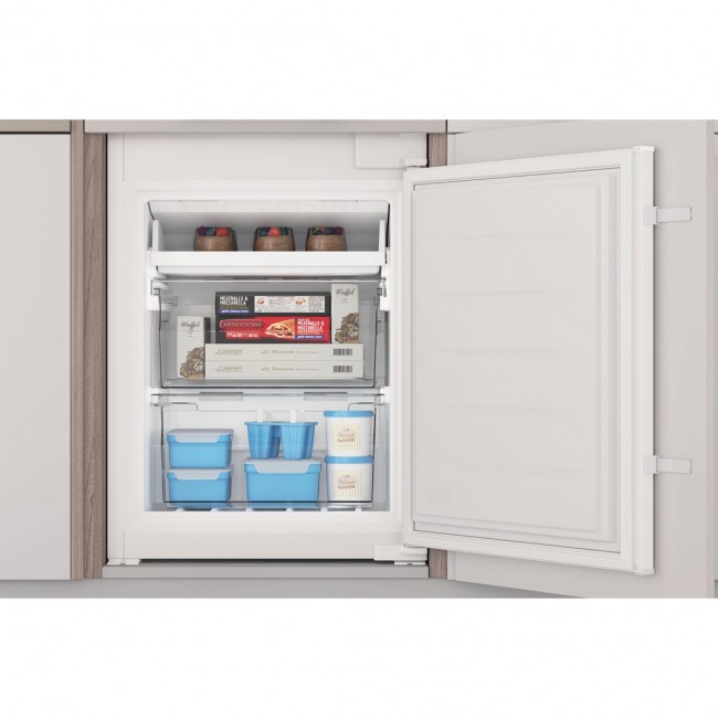 Indesit INC18 T311 fridge-freezer Built-in 250 L F White