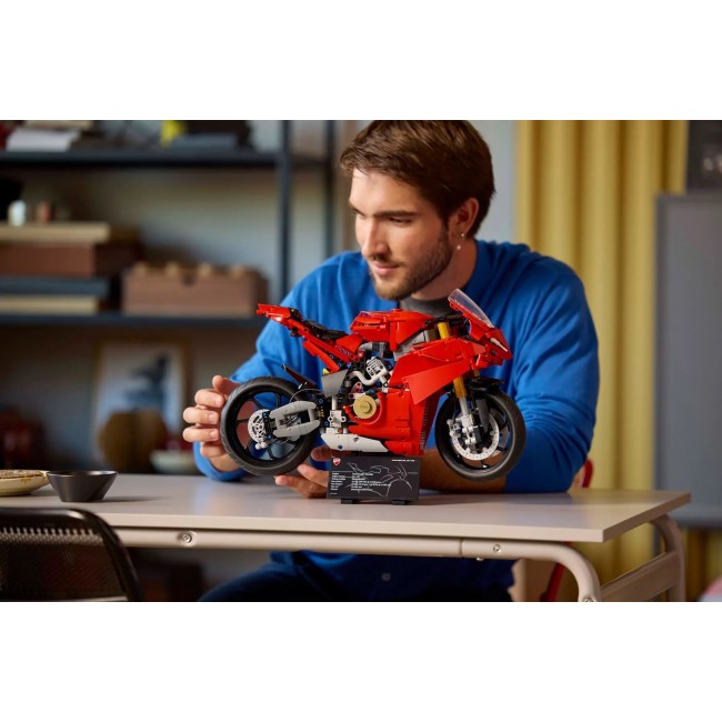 LEGO TECHNIC 42202 Ducati Panigale V4 S Motorcycle LEGO TECHNIC 42202 Ducati Panigale V4 S Motorcycle