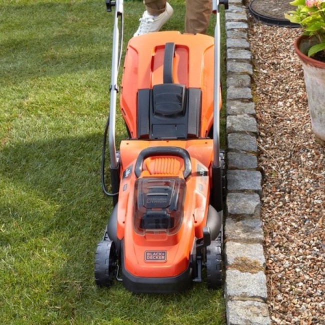 Black & Decker BCMW3318L2 Push lawn mower Battery Black, Orange