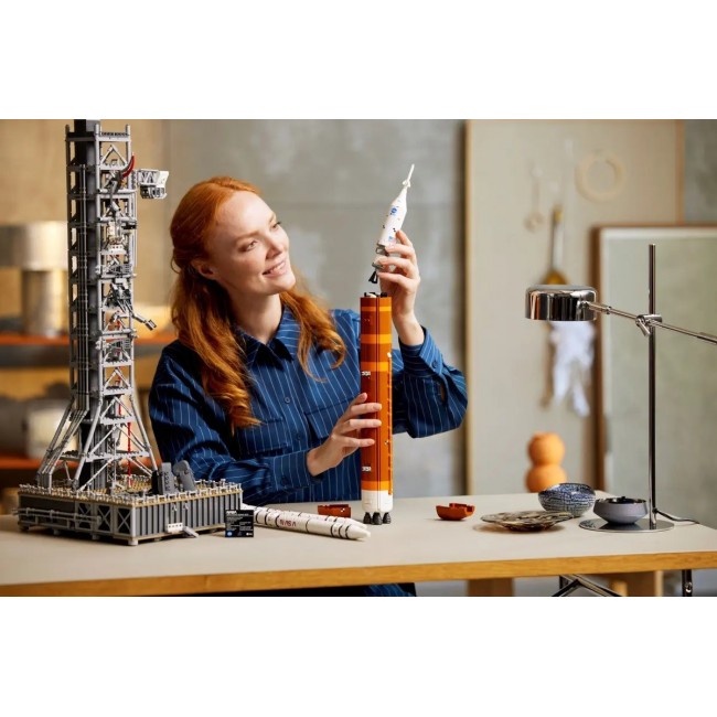 LEGO ICONS 10341 NASA Artemis Space Launch System LEGO ICONS 10341 NASA Artemis Space Launch System
