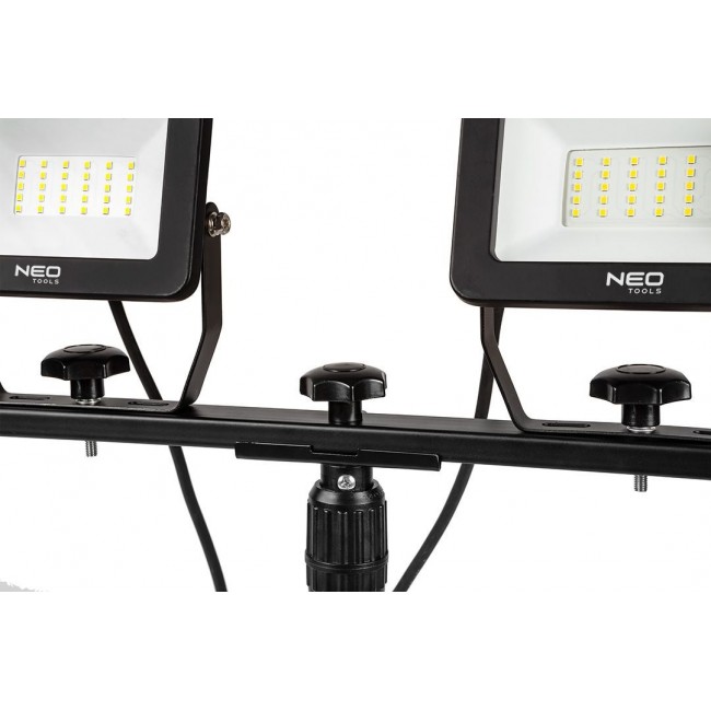 Double spotlight 2x50W SMD LED 8500lm 230V on tripod 1.8m Double spotlight 2x50W SMD LED 8500lm 230V on tripod 1.8m