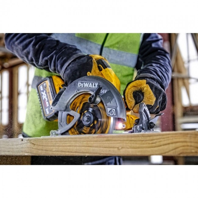 DeWALT DCS578NT-XJ portable circular saw