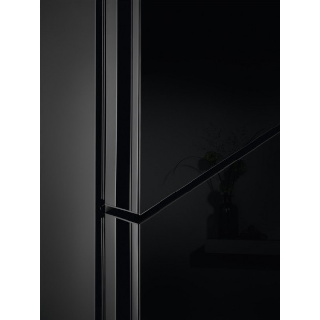 Refrigerator-freezer ELECTROLUX LNT7ME36K2