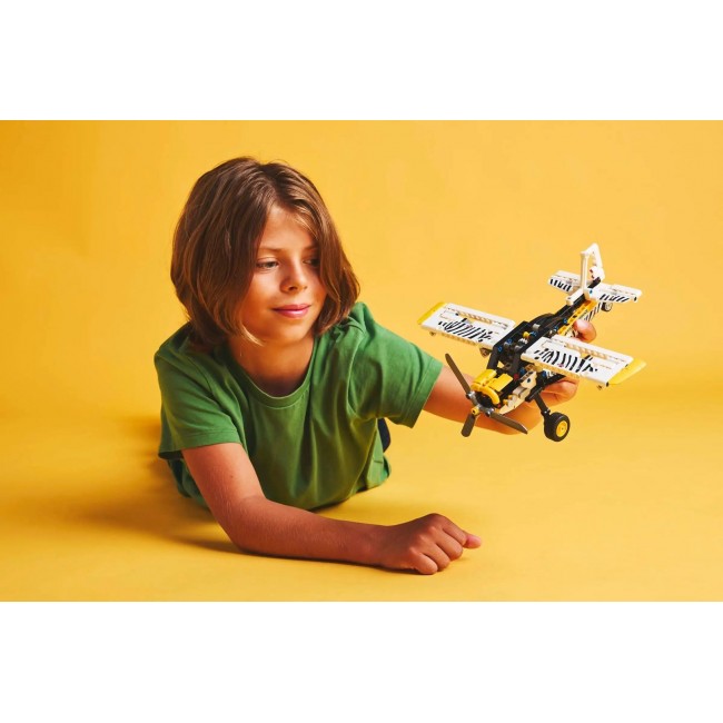 LEGO TECHNIC 42198 Transport plane
