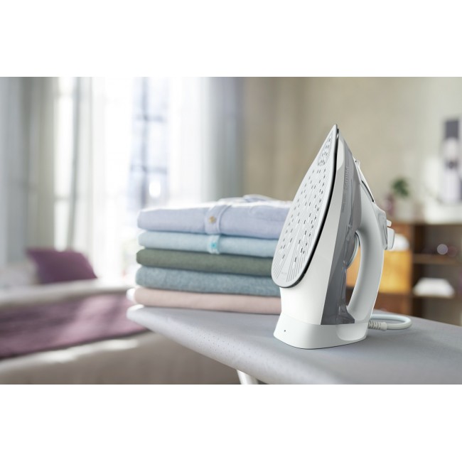 Philips 5000 series DST5010/10 iron Steam iron SteamGlide Plus soleplate 2400 W Grey, White Philips 5000 series DST5010/10 iron Steam iron SteamGlide Plus soleplate 2400 W Grey, White