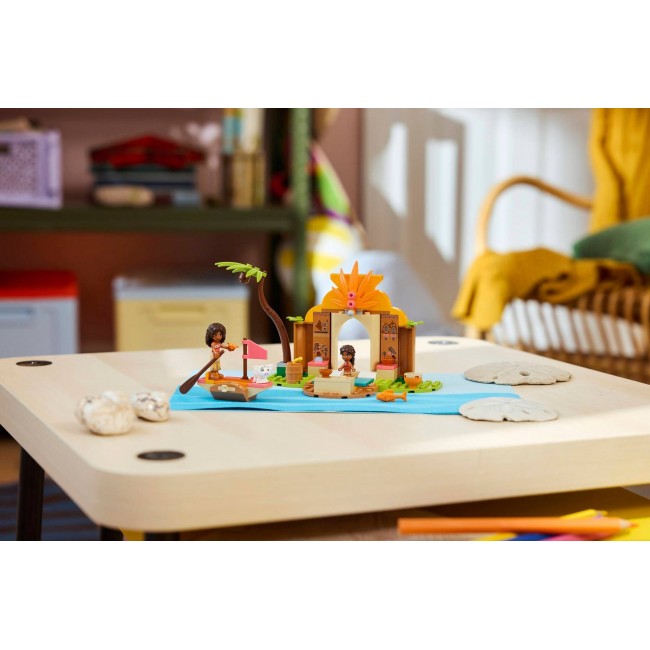 LEGO DISNEY 43282 Village House and Boat