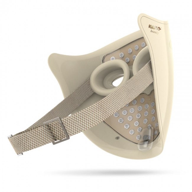 LED LIGHT THERAPY MASK IMPROVING FACIAL SKIN CONDITION