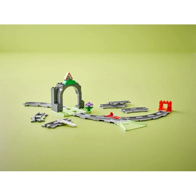 LEGO DUPLO 10425 Train Tunnel and Tracks - Expansion Set LEGO DUPLO 10425 Train Tunnel and Tracks - Expansion Set