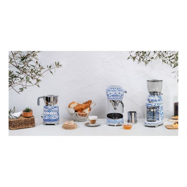 Smeg MFF01DGBEU milk frother/warmer Automatic milk frother/warmer Blue, Silver, White