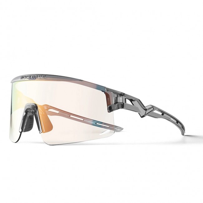 Photochromic cycling glasses with UV protection and Rockbros transparent black corrective insert Photochromic cycling glasses with UV protection and Rockbros transparent black corrective insert