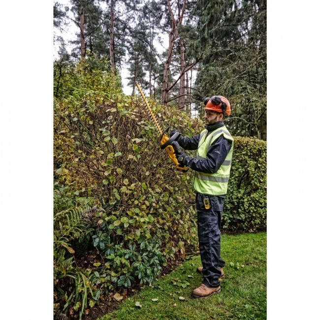 18V XR Brushless Hedge Trimmer 55cm, Carton
