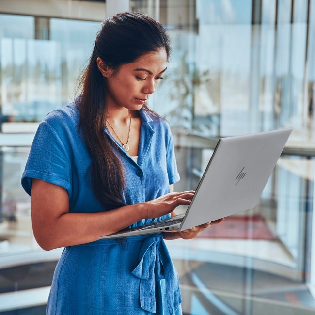 HP ZBook Firefly G11 Intel Core Ultra 7 165U Mobile workstation 35.6 cm (14