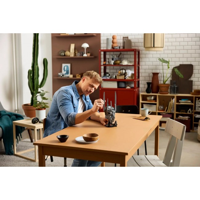 LEGO ICONS 11373 The Lord of the Rings: Sauron's Helmet