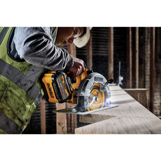 DeWALT DCS573NT-XJ portable circular saw