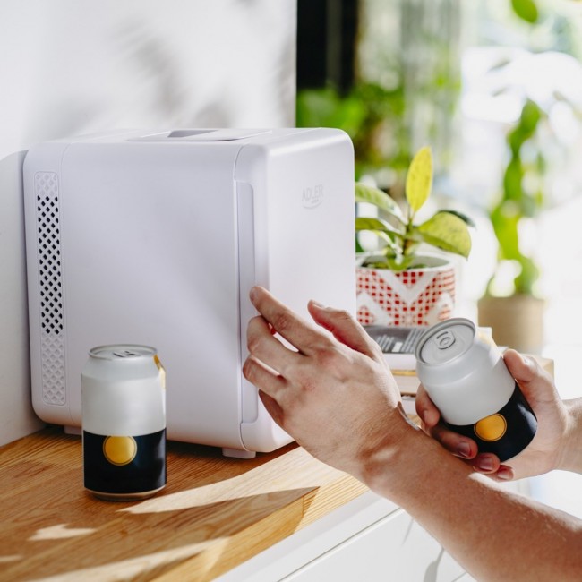 Adler AD 8084w Freestanding mini fridge White