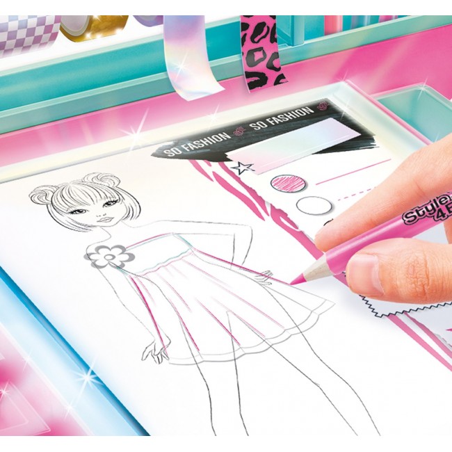 Canal Toys So Slime Fashion Designer Light-Up Studio Canal Toys So Slime Fashion Designer Light-Up Studio