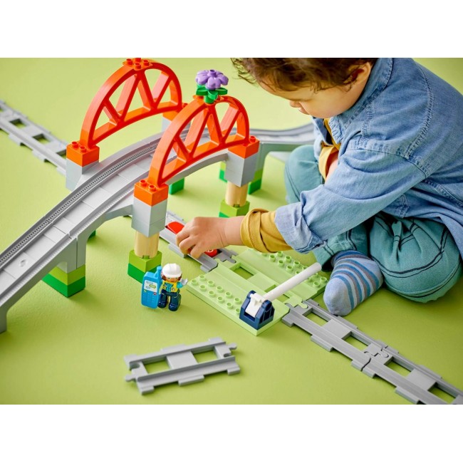 LEGO DUPLO TOWN 10426 Bridge and railway tracks - expansion set LEGO DUPLO TOWN 10426 Bridge and railway tracks - expansion set