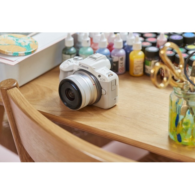 Canon EOS R50, White + RF-S 18-45mm F4.5-6.3 IS STM Kit MILC 24.2 MP CMOS 6000 x 4000 pixels
