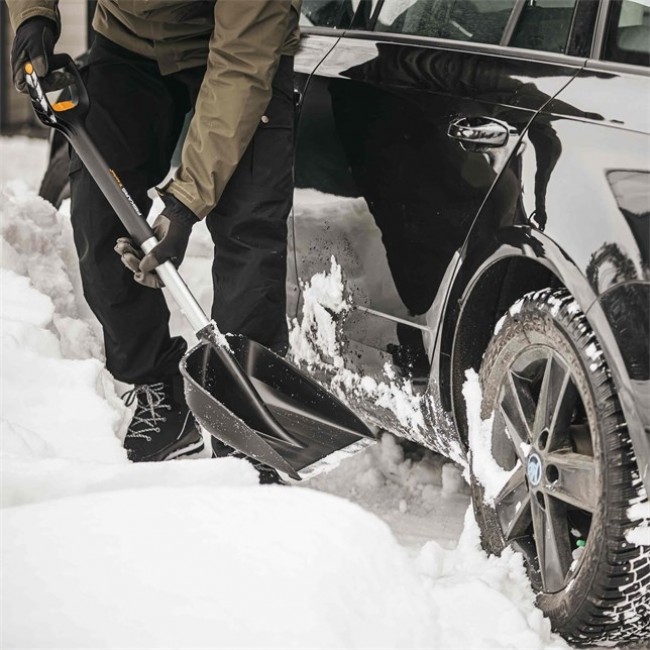 FISKARS CAR SNOW SHOVEL TELESCOPIC HANDLE X-SERIES