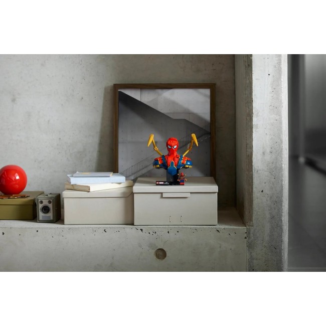 LEGO MARVEL 76326 Iron Spider-Man Bust LEGO MARVEL 76326 Iron Spider-Man Bust