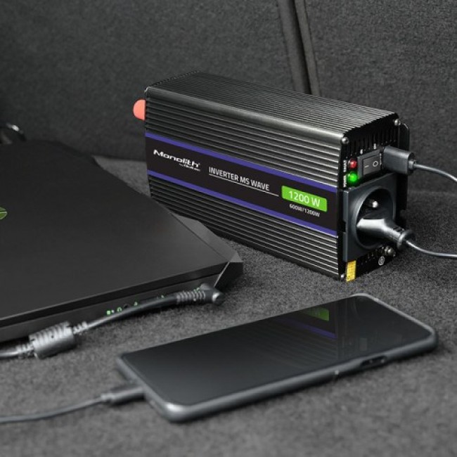 Qoltec Monolith power adapter/inverter Auto/Indoor 600 W Black Qoltec Monolith power adapter/inverter Auto/Indoor 600 W Black