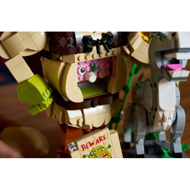 LEGO ICONS 72423 Shrek, Donkey and Puss in Boots