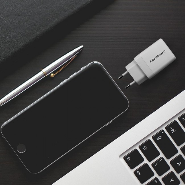 Qoltec 51825 GaN 45W charger| 5-20V | 1.5-3A | 1 x USB-C PD | 1x USB QC 3.0 | White
