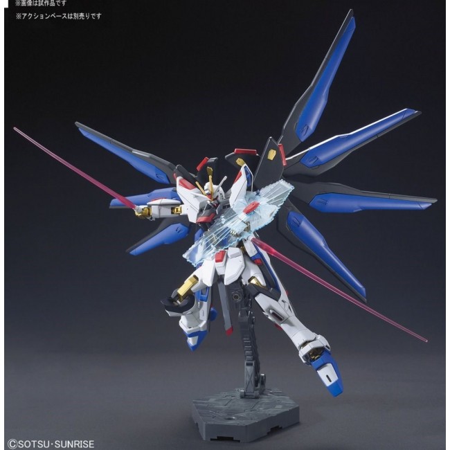Figurka kolekcjonerska Bandai HGCE 1/144 ZGMF-X20A STRIKE FREEDOM GUNDAM