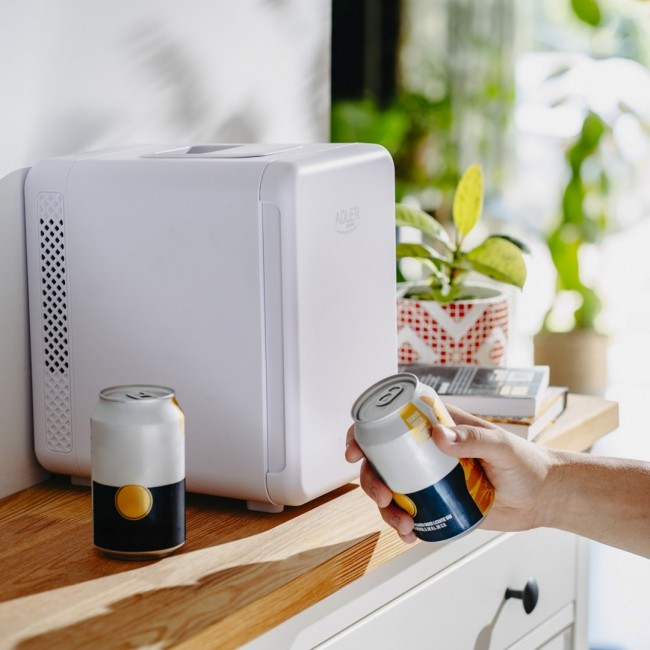 Adler AD 8084w Freestanding mini fridge White