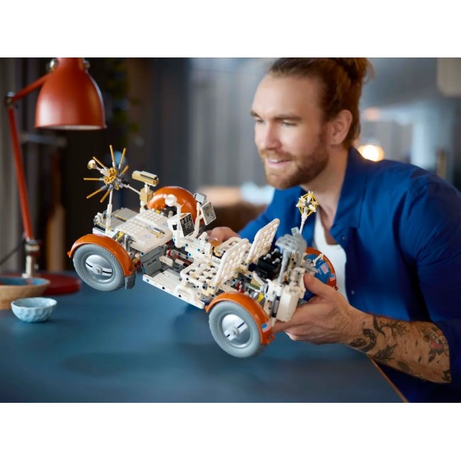 LEGO TECHNIC 42182 NASA Apollo Lunar Roving Vehicle - LRV LEGO TECHNIC 42182 NASA Apollo Lunar Roving Vehicle - LRV