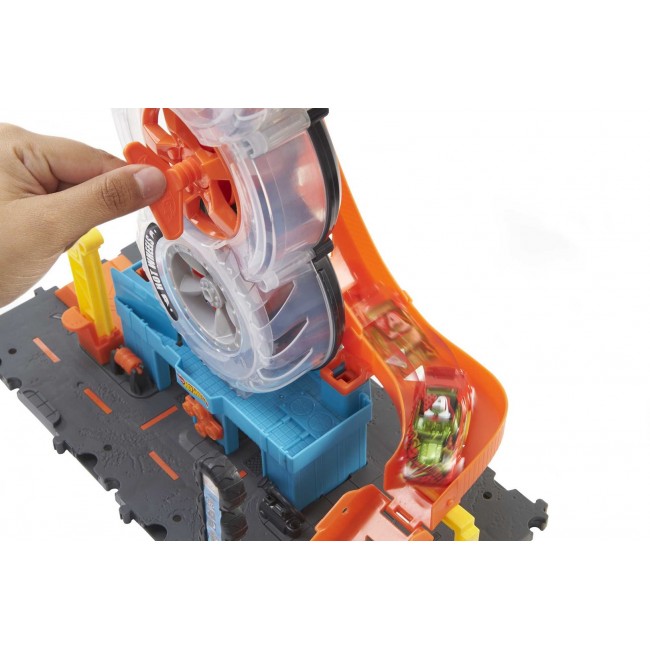 Hot Wheels City Super Twist Tyre Shop Playset and Car