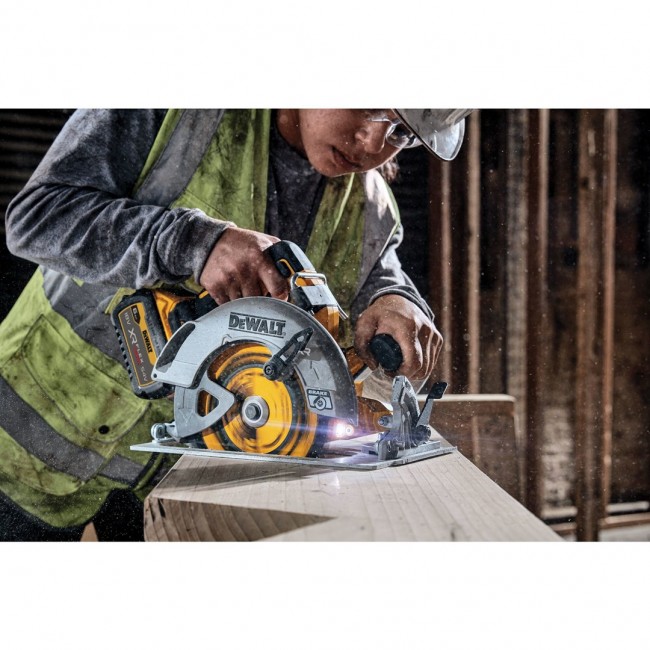 DeWALT DCS573NT-XJ portable circular saw