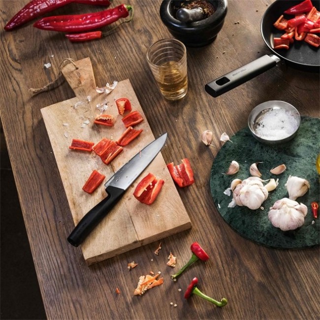 FISKARS CHEF'S KNIFE MEDIUM HARD EDGE FISKARS CHEF'S KNIFE MEDIUM HARD EDGE