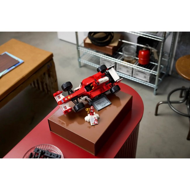 LEGO ICONS 11375 Ferrari F2004 & Michael Schumacher LEGO ICONS 11375 Ferrari F2004 & Michael Schumacher