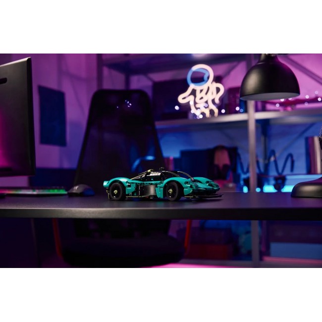 LEGO TECHNIC 42208 Aston Martin Valkyrie LEGO TECHNIC 42208 Aston Martin Valkyrie