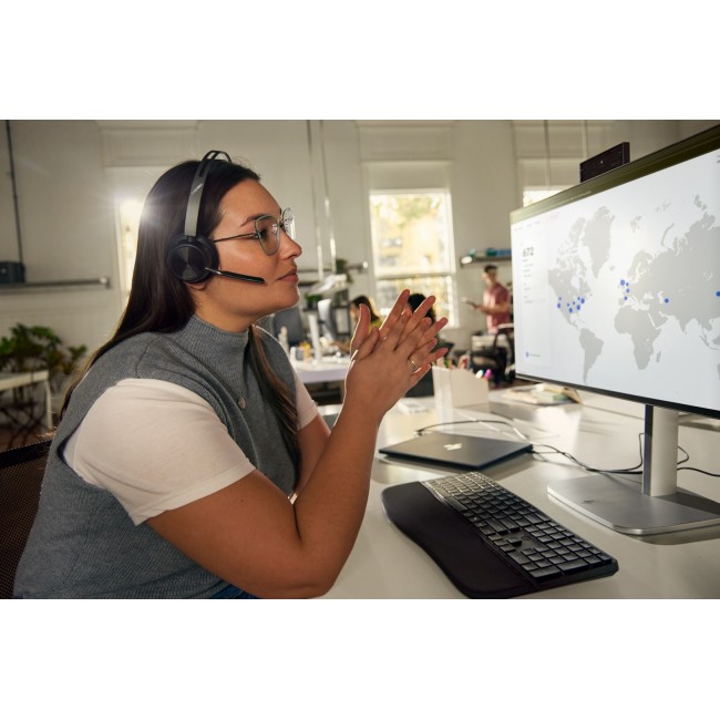 POLY Voyager Focus 2 USB-C-C Headset +USB-C/A Adapter +Charging Stand