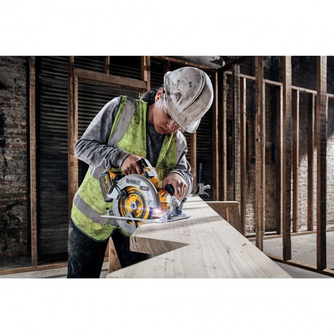 DeWALT DCS573NT-XJ portable circular saw
