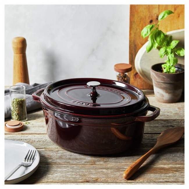 STAUB OVAL CAST IRON POT 40509-366-0 - 5,5 LTR GRENADINE STAUB OVAL CAST IRON POT 40509-366-0 - 5,5 LTR GRENADINE