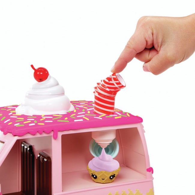 MGA Entertainment Yummiland Lipgloss Truck Doll trailer MGA Entertainment Yummiland Lipgloss Truck Doll trailer