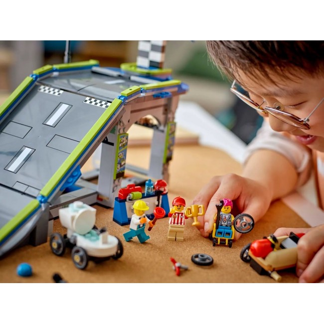 LEGO CITY 60460 No Limits: Race Car Ramp Truck