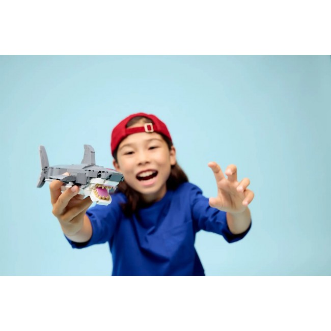 LEGO CREATOR 3 IN 1 31381 Fierce Shark with a Treasure Chest